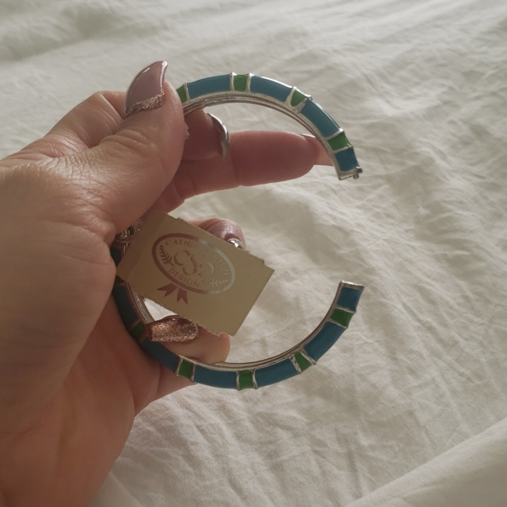 Bangle - Picture 2 of 3